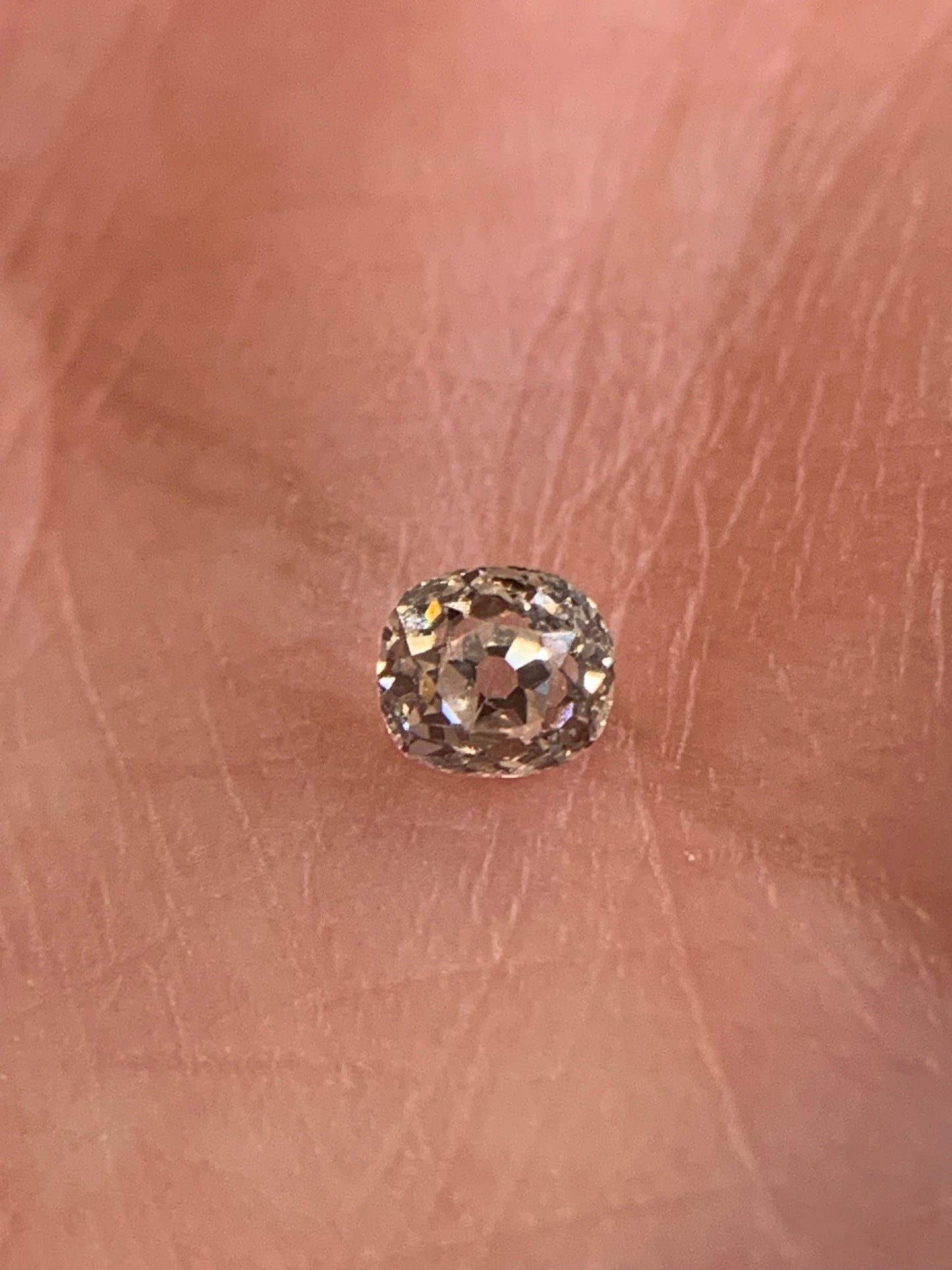 Dominique R. custom order - Star i. 0.23ct elongated cushiony OMC diamond in 18k yellow gold Little Star- shiny finish