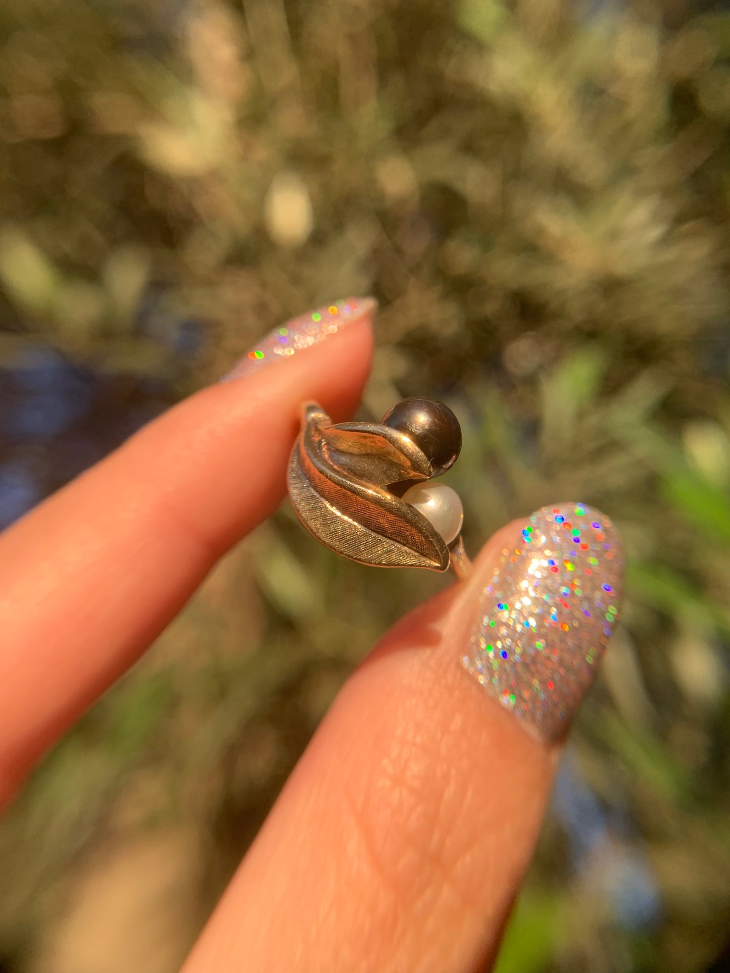 "Sea witch" 10k pearl toi et moi ring with yin and yang contrast colors (vintage, only one available)