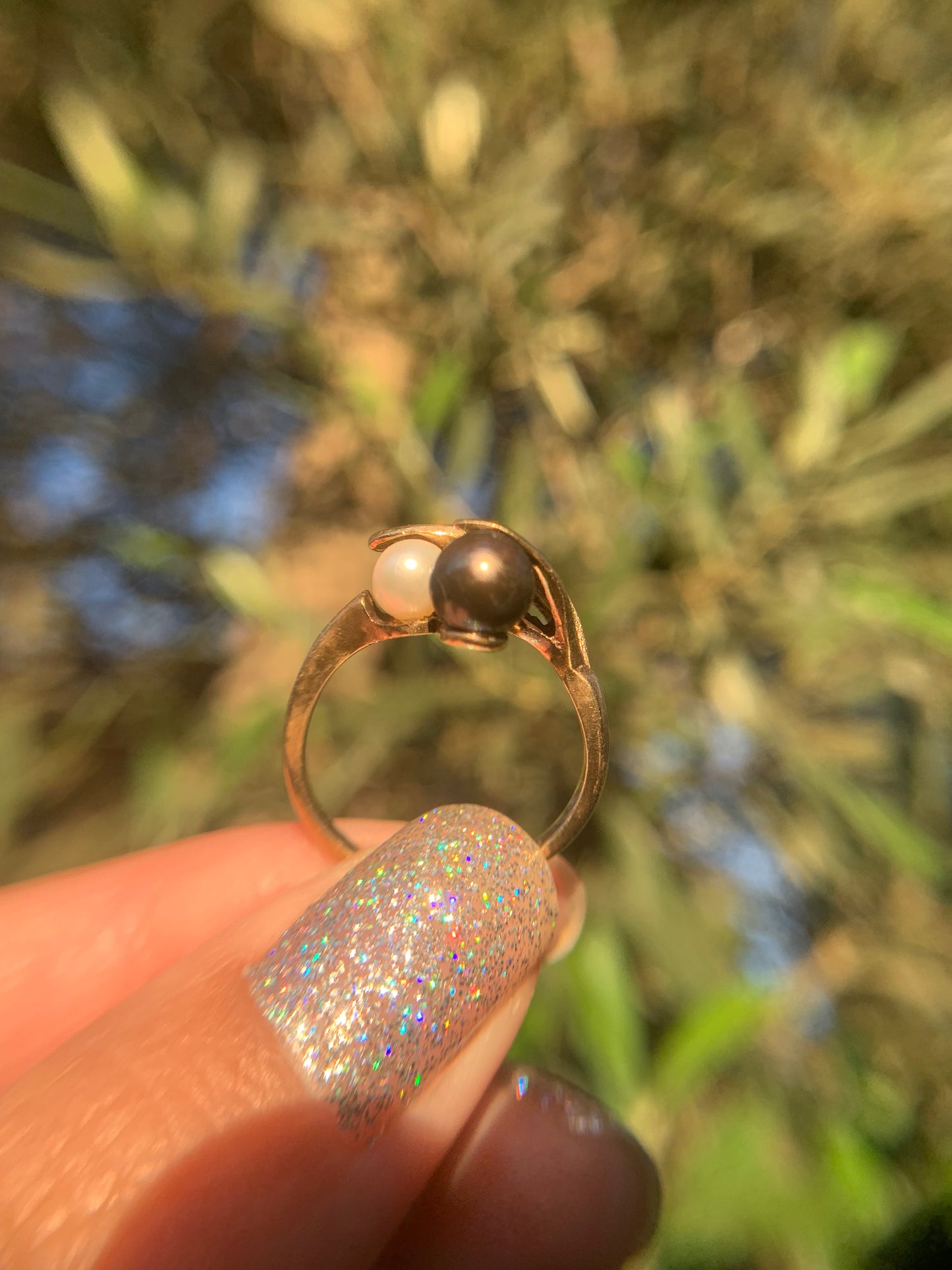 "Sea witch" 10k pearl toi et moi ring with yin and yang contrast colors (vintage, only one available)