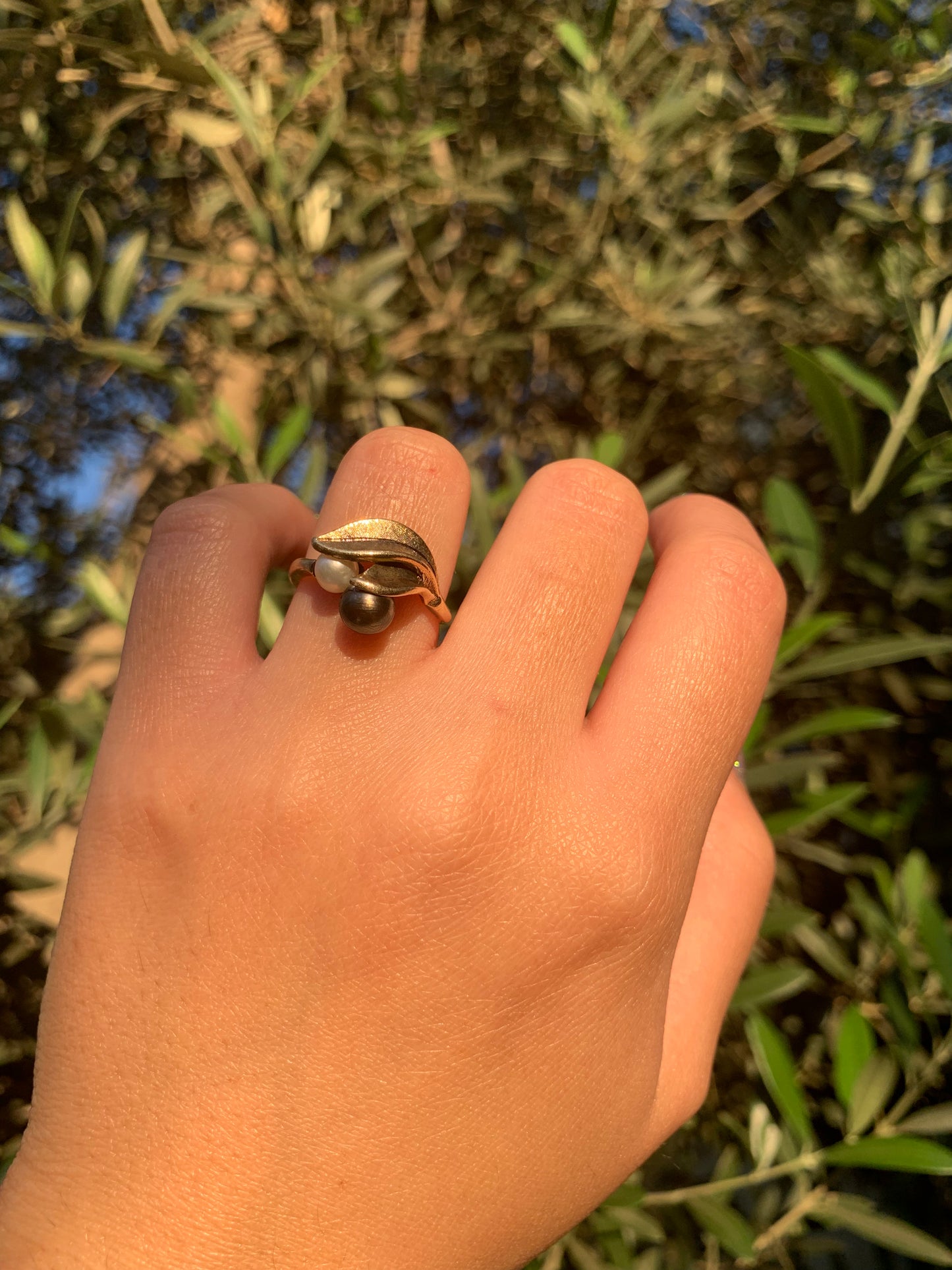 "Sea witch" 10k pearl toi et moi ring with yin and yang contrast colors (vintage, only one available)
