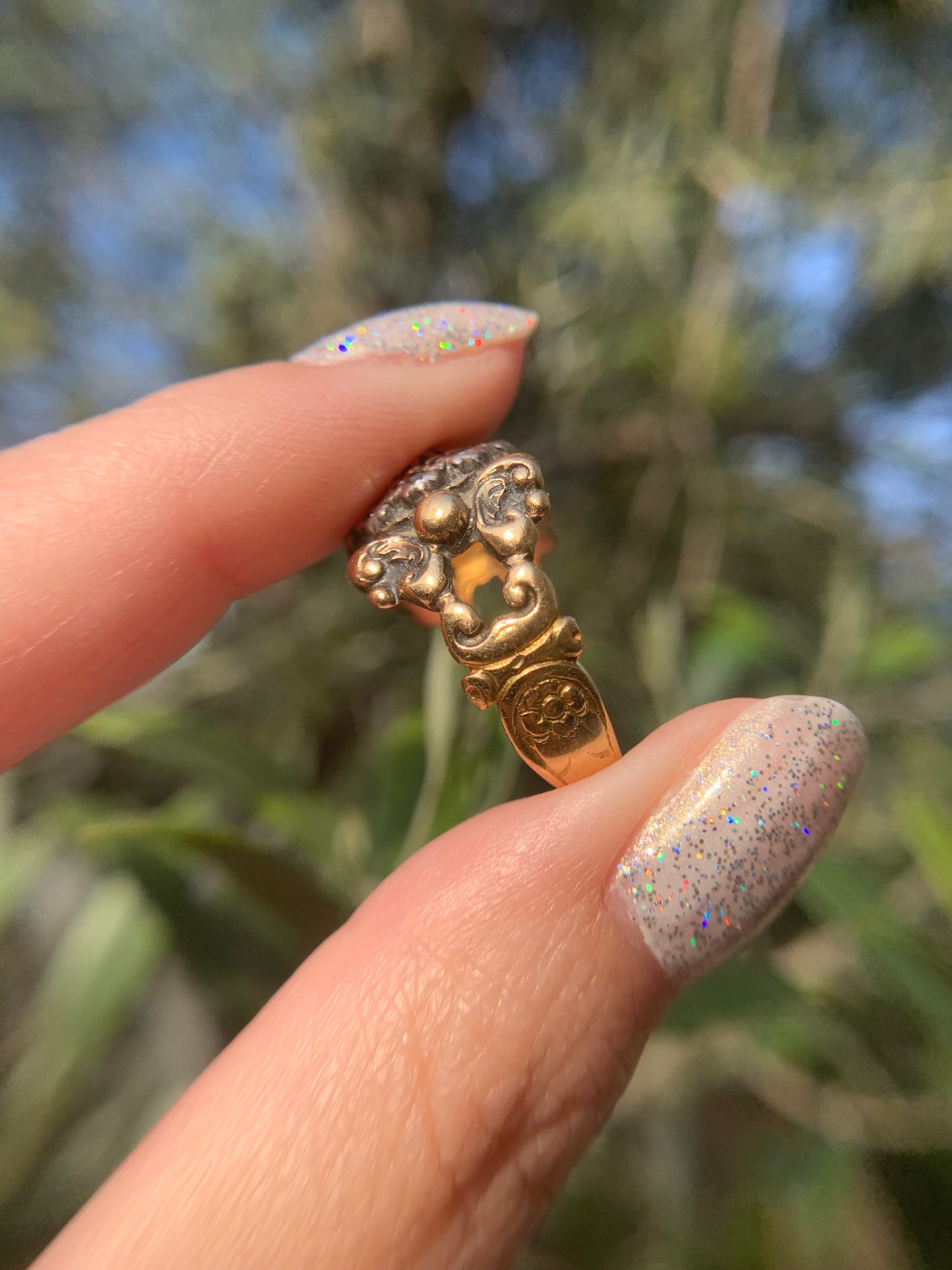 "Lisboa" 19k Antique Iberian ring with table cut diamonds