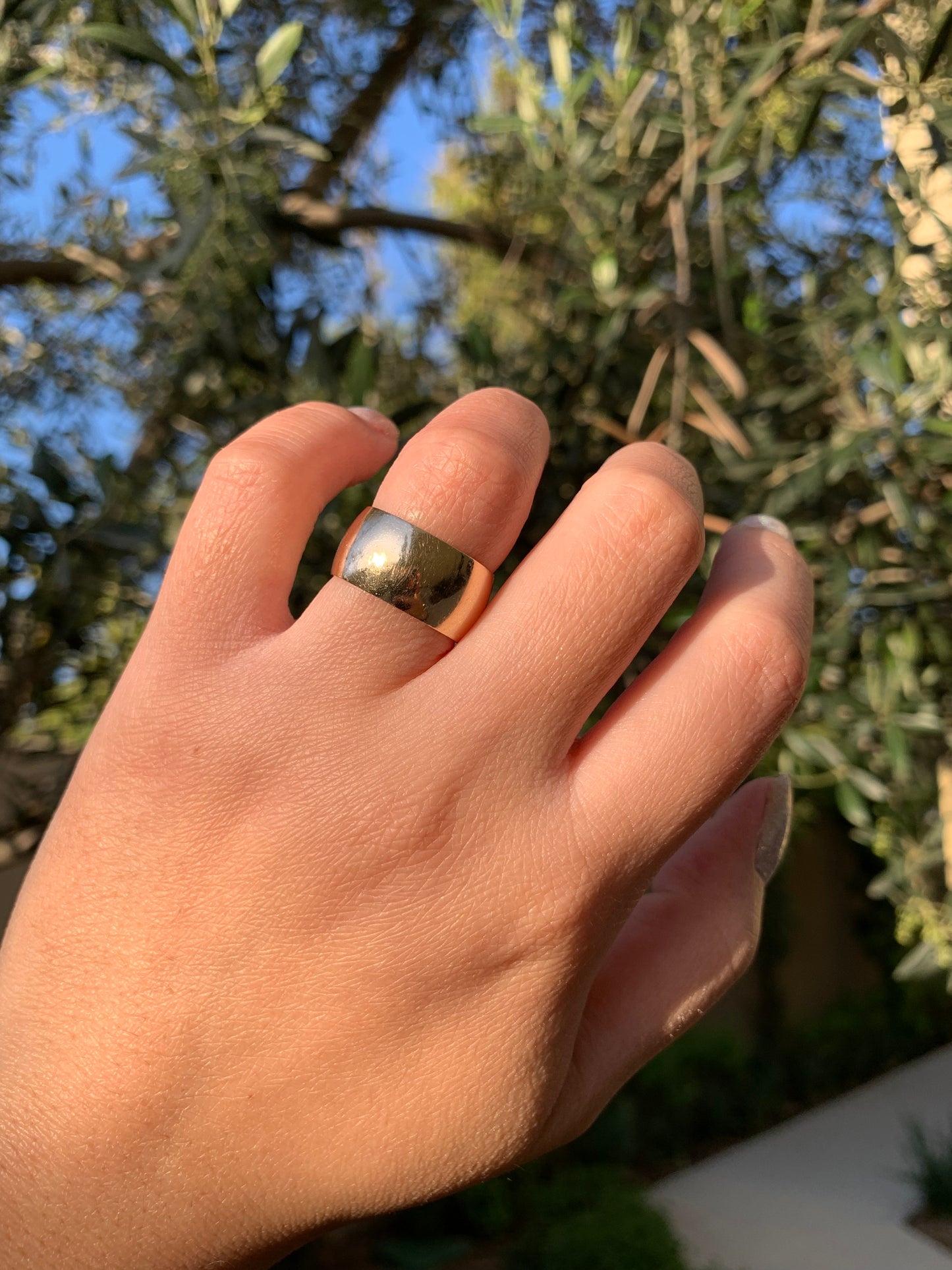 "The Classics" 14k yellow gold 10mm-wide cigar band