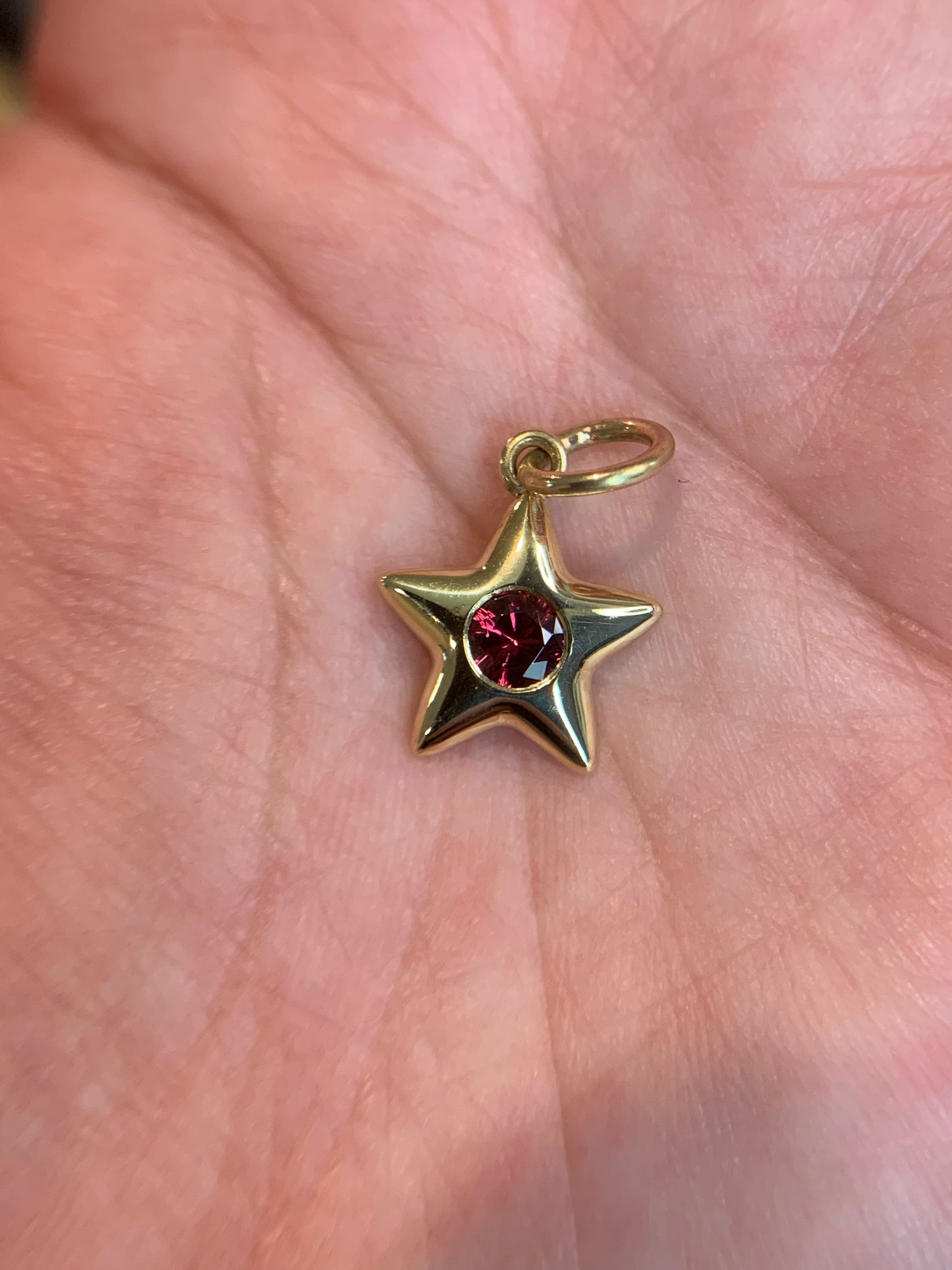 Mariana G. custom order - Star 52. 0.48ct "Mystic Falls" garnet in 18k yellow gold Little Star- shiny finish