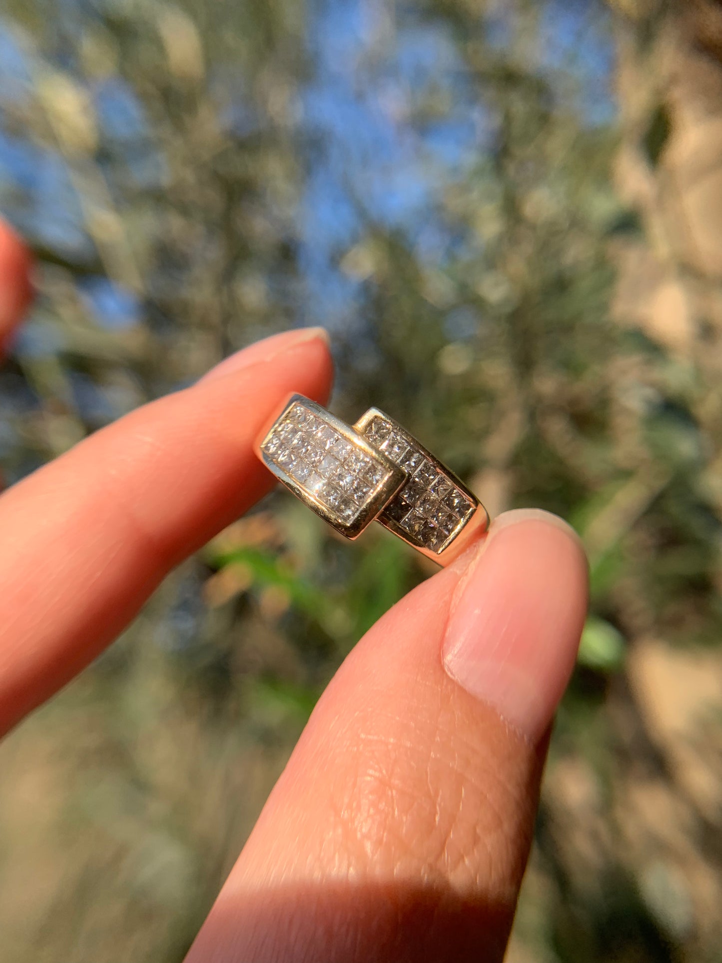"Breakfast club" 14K vintage invisible set princess cut diamond ring (vintage, only one available)