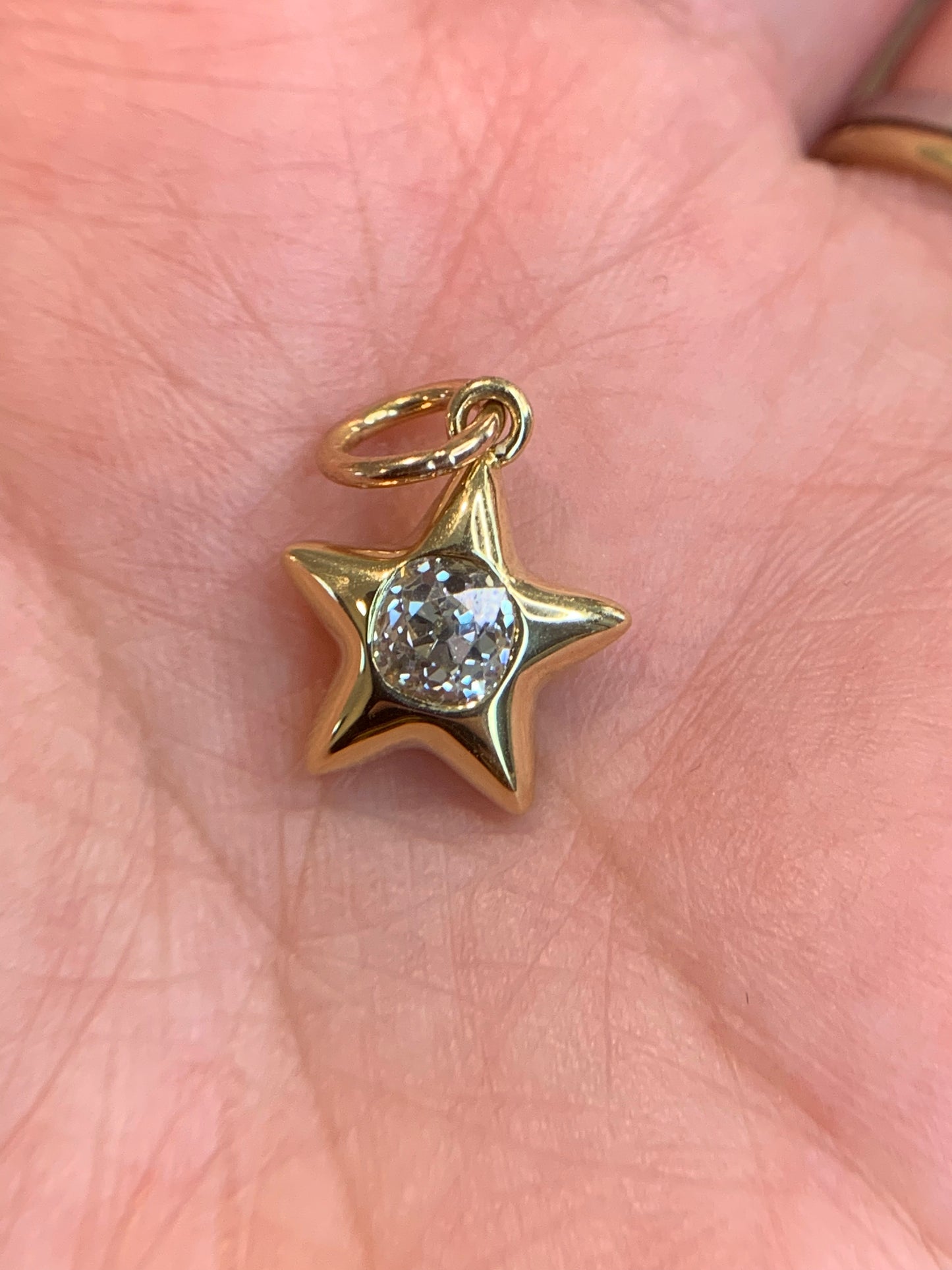 Michelle F. custom order - Star A. 0.70ct OMC diamond in 18k yellow gold Mother Star- shiny finish