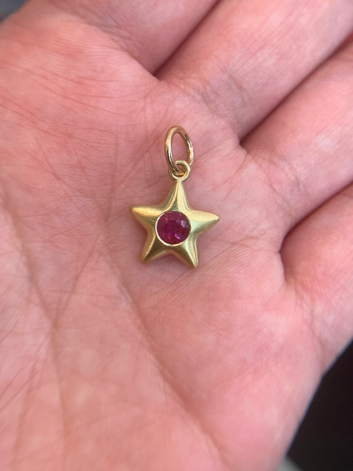 Sandra C. custom order - 0.50ct sapphire in 18k yellow gold Little Star- matte finish