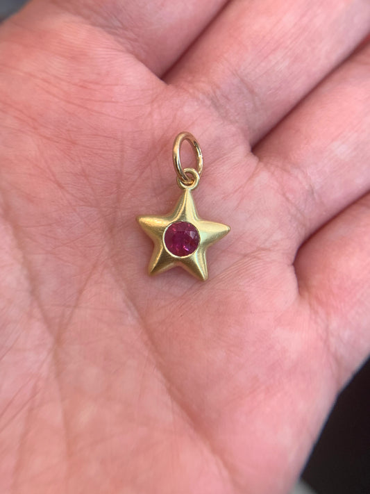 Sandra C. custom order - 0.50ct sapphire in 18k yellow gold Little Star- matte finish