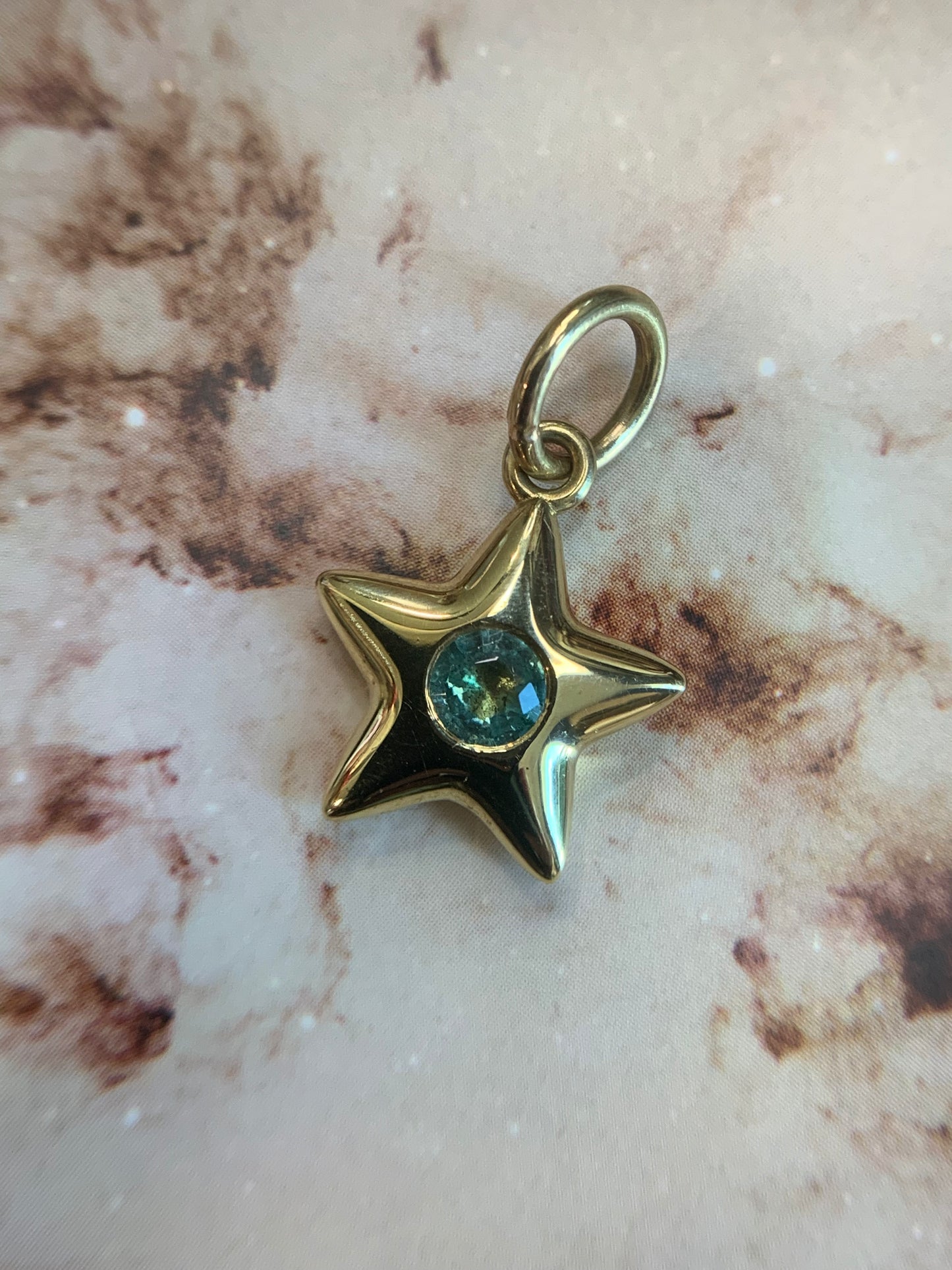 Margaux R. custom order - star 16. 0.20ct "Mist and Fury" emerald in 18k yellow gold Little Star- shiny finish