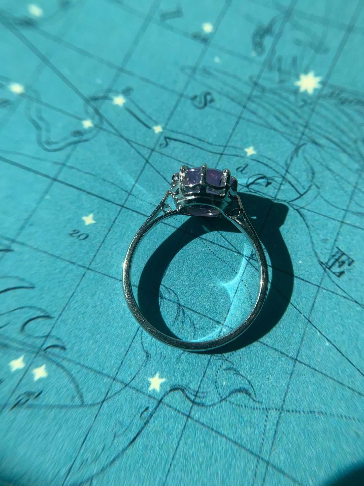 18k "Aurora" restored French ring with 2.68ct opalescent sapphire, in white gold and platinum (antique, only one available)
