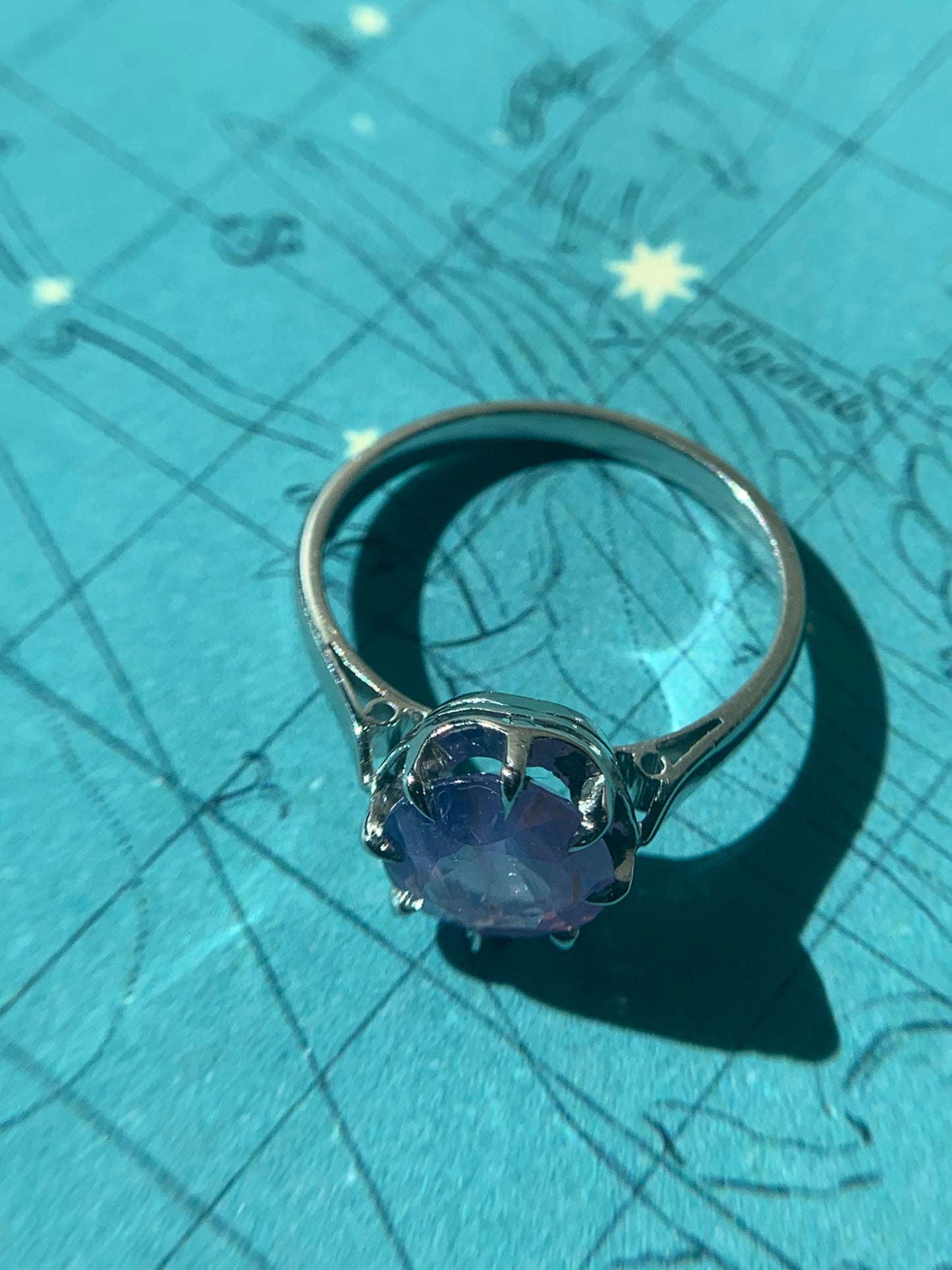 18k "Aurora" restored French ring with 2.68ct opalescent sapphire, in white gold and platinum (antique, only one available)