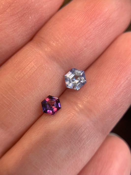 Ren custom order - Set of Star E. 0.50ct "Arwen" bicolor grayish blue to sky blue Hex sapphire in a shiny finish 18k yellow gold Little Star & Star H. 0.34ct "Darth" bicolor pink to violet Hex sapphire in a shiny finish 18k yellow gold Little Star
