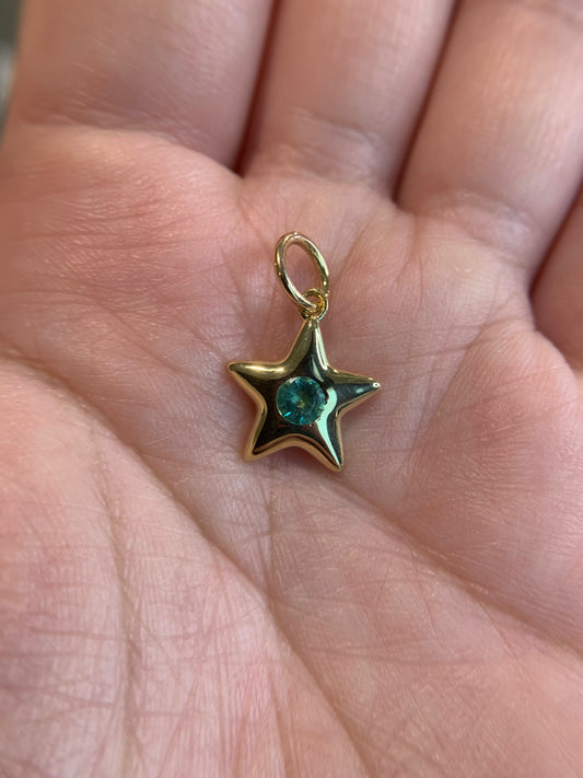 Kristy custom order - Star P. 0.23ct "Fae forest" emerald in a shiny finish 18k yellow gold Little Star