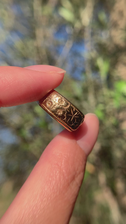 "Autumn Forest" 9k Ivy-etched foliage design wide cigar band with full British hallmarks